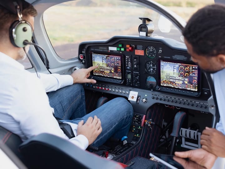 Aircraft cockpit with illuminated flight displays — illustrative of the aircraft Bencasso assists US sellers with